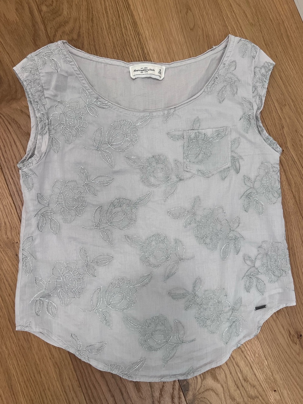 Abercrombie & Fitch Light Gray Floral Embroidered Cap-Sleeve Tank